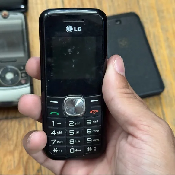 Lot Of 17 Vintage Phones, Untested FOR PARTS. Nokia, Samsung HTC Alcatel. “READ” - Picture 5 of 15